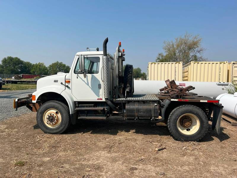 1995 International 4800 AWD Poletruck (CN-1011)
