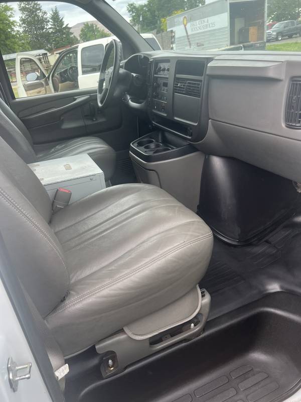 2004 Chevy 2500 Cargo Van (CN 77))