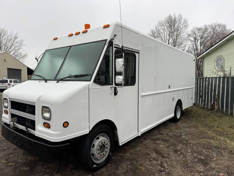 2006 Utilimaster workhorse 18 ft Van (CN 30)