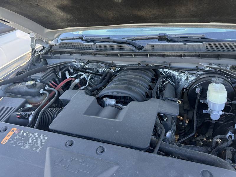 2014 Chevy 2500 HD pick up (CN 1012))
