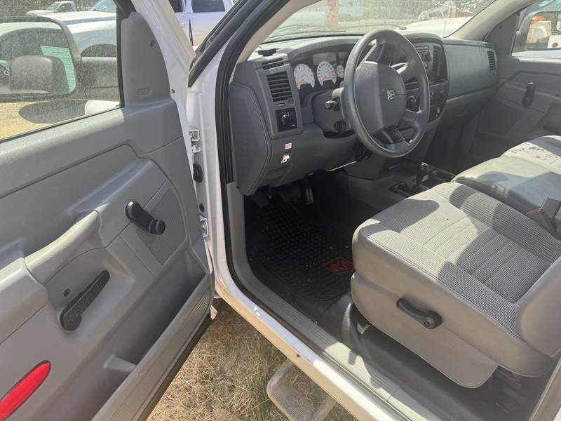 2008 Dodge 2500 4x4 utility truck (CN 2)