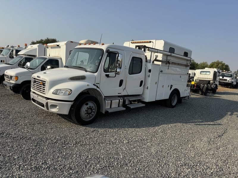 2011 Freightliner M2-106, Crewcab service.  truck. (CN 1001)