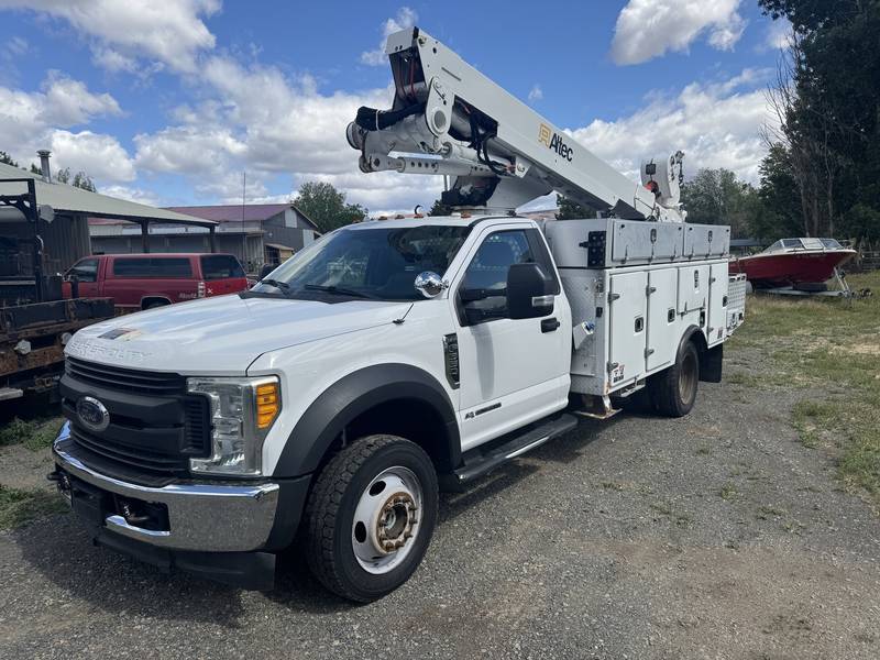 2017 Ford F550 4x4, 40 ft Altec Bucket, Bucket/ Material lift(CN 1058)