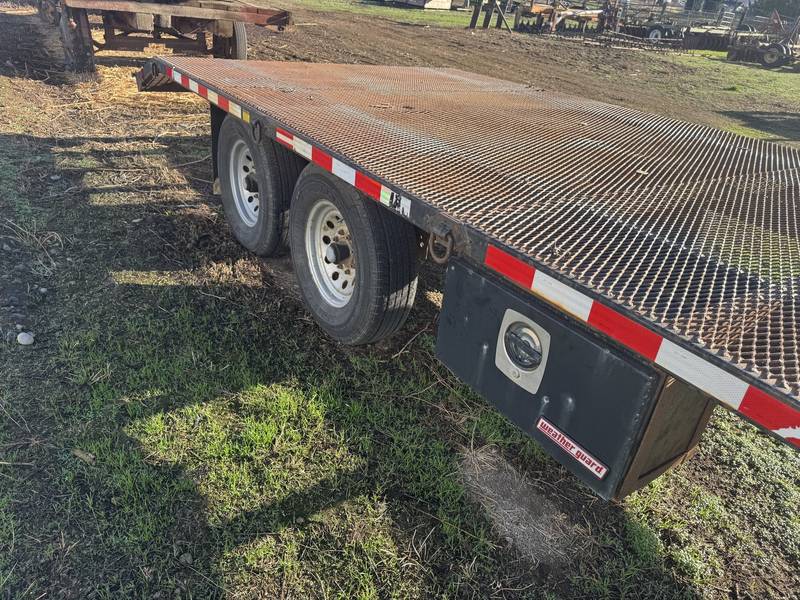 2009 Bentley 18ft Sno-cat T/A Equipment Trailer (CN 1026)