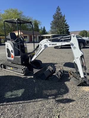 Backhoes /  Excavators 