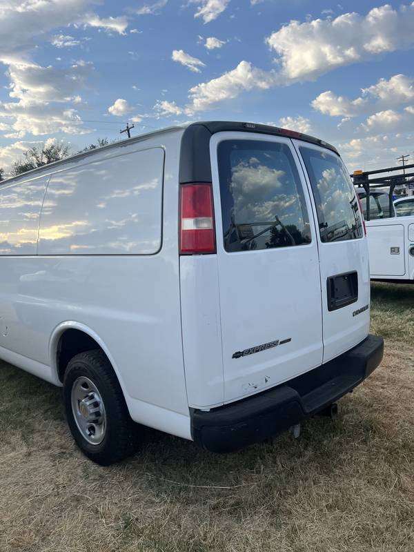 2004 Chevy 2500 Cargo Van (CN 77))