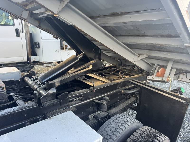2006 GMC C5500 4x4, 4 yrd dump truck W/snowplow/sander (CN 1019)