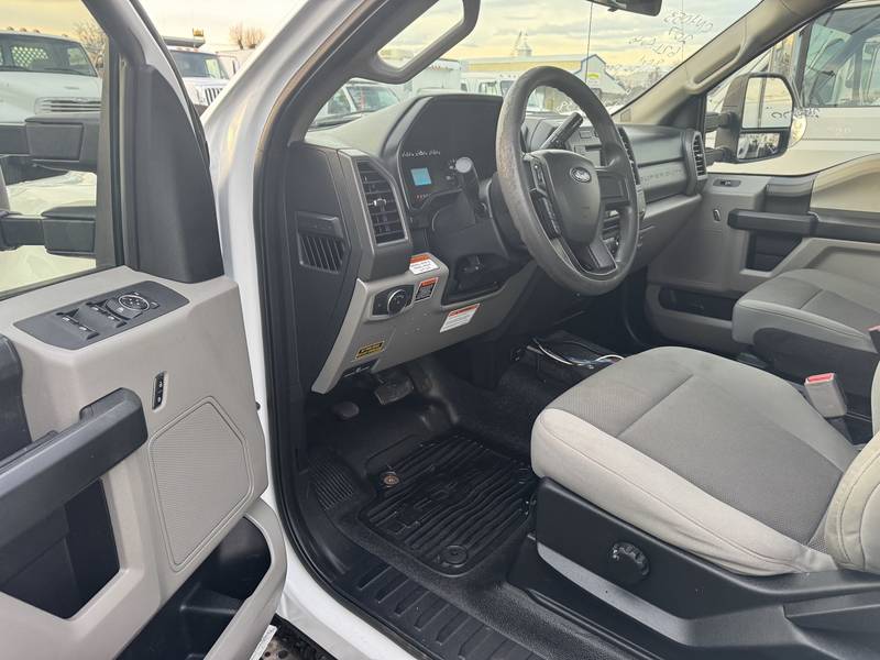 2017 Ford F350 XL 4x4, Utility box, (CN 1053)