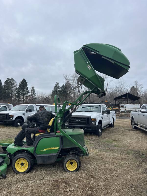 JD 1445, 4x4, Dsl,  60’ Commercial Mower with Dumping grass catcher 