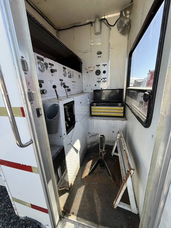 2003 Freightliner FL-80 (CN-84)