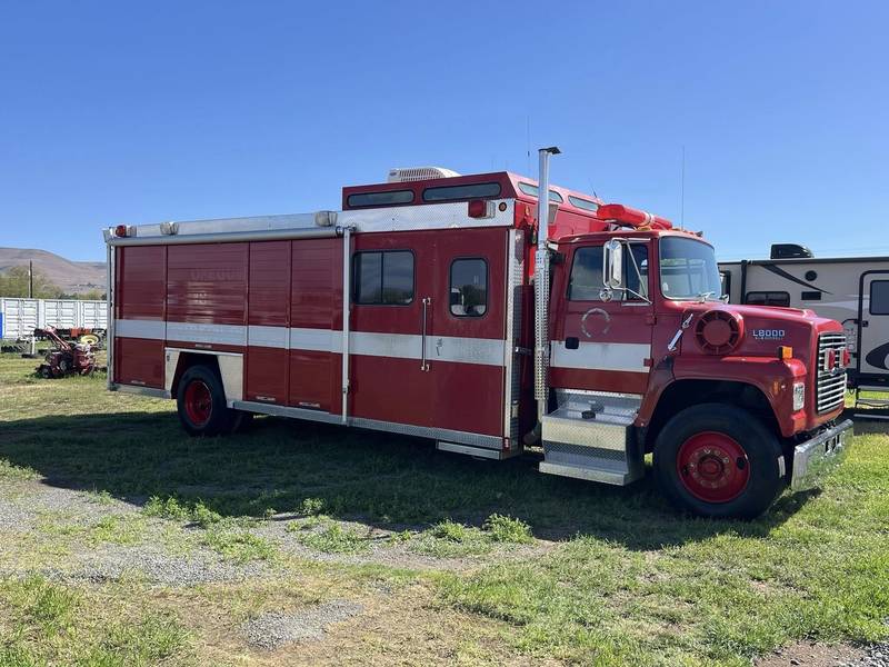 1991 Ford L8000 Utility Truck (CN-79)