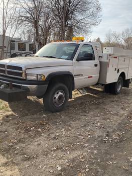 2001 Dodge Ram 3500 4X4 Utility Truck (Lot 1061)