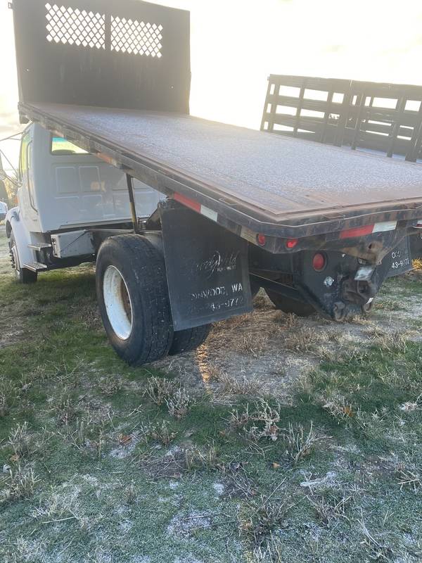 2001 Sterling Acterra 8500, 16 ft Bed &Hoist (CN 1062))
